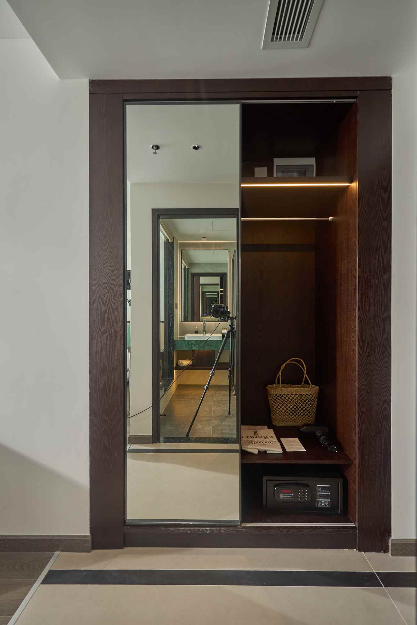 SIGNATURE PARTIAL SEA VIEW